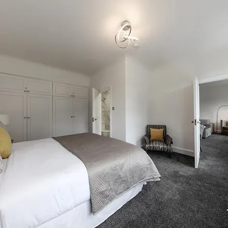 Park Lane Apartment